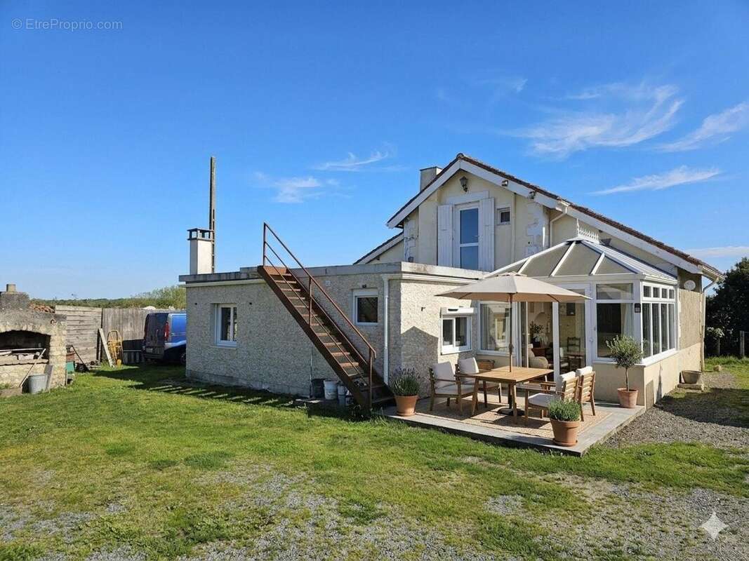 Maison 100 m² à La Vergne  - photo 9