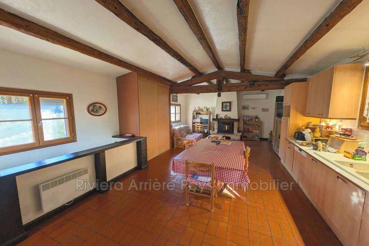 Maison à PUGET-THENIERS