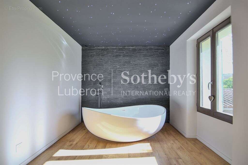 Maison à L'ISLE-SUR-LA-SORGUE