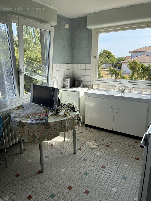 Pavillon à rénover entièrement, élevé sur sous-sol complet - photo 6