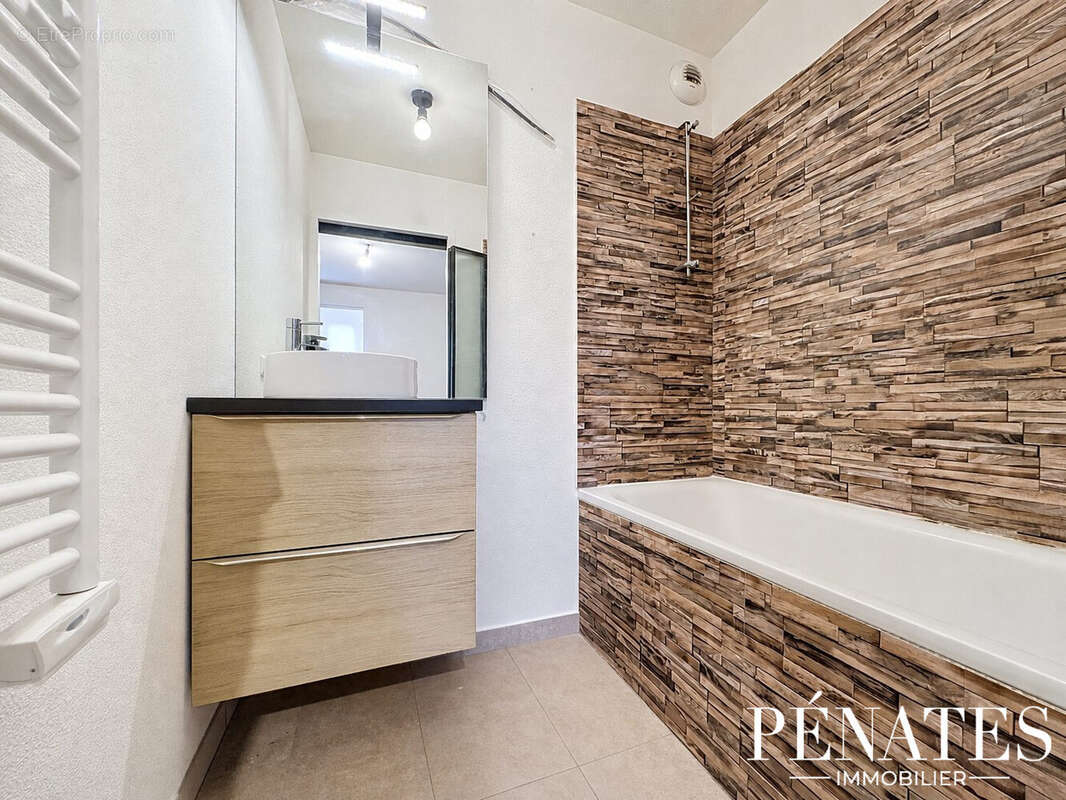 Appartement à PETIT-COURONNE