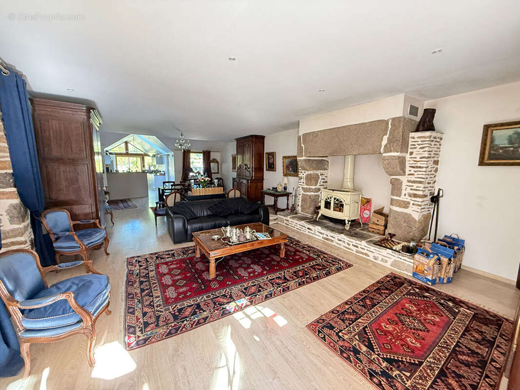 Maison à LANGROLAY-SUR-RANCE