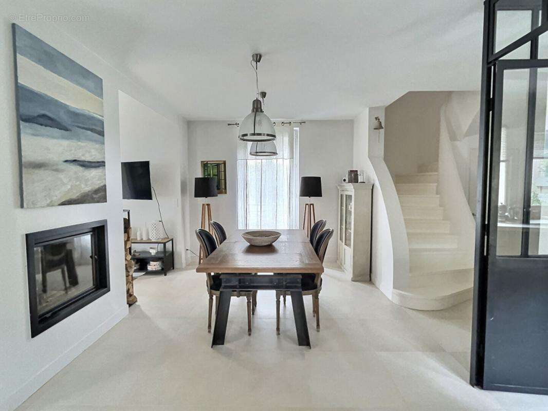 Maison à LA GARENNE-COLOMBES