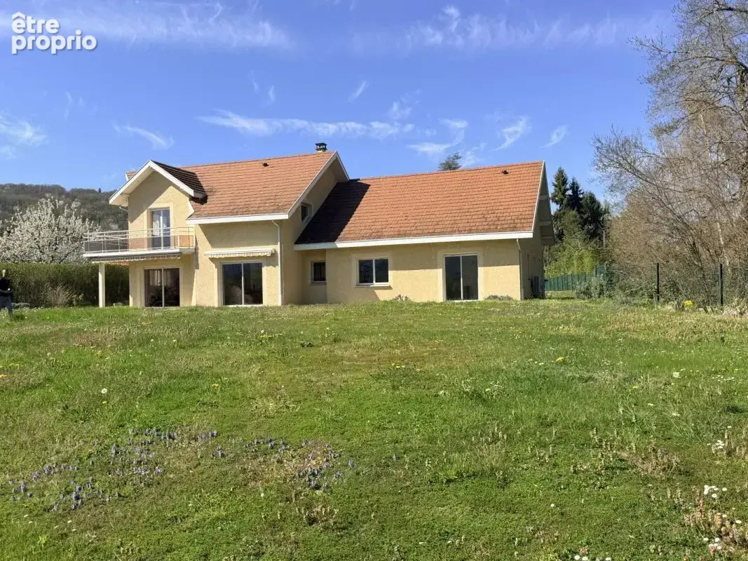 Maison 9 pièces 240 m² à vendre à Saint-Geoire-En-Valdaine (38620) - photo 3