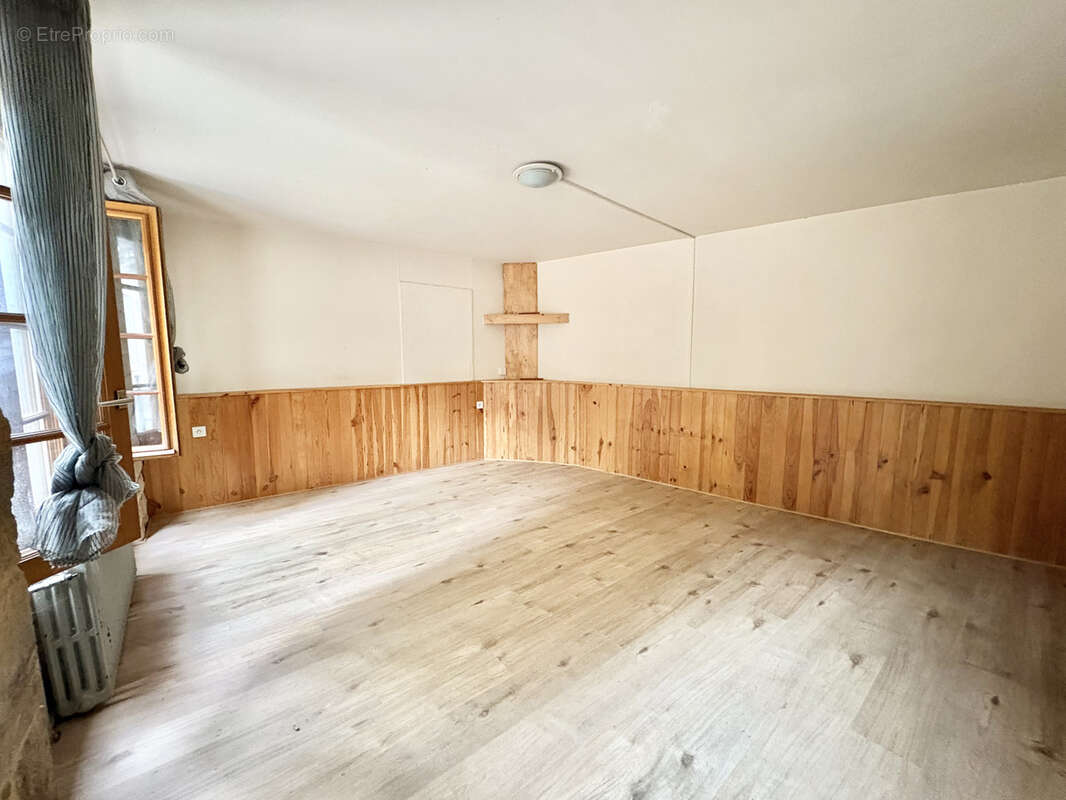 Maison à TERRASSON-LAVILLEDIEU