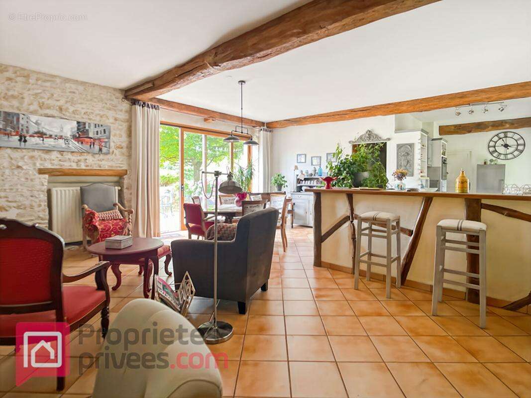 Maison à NOYERS