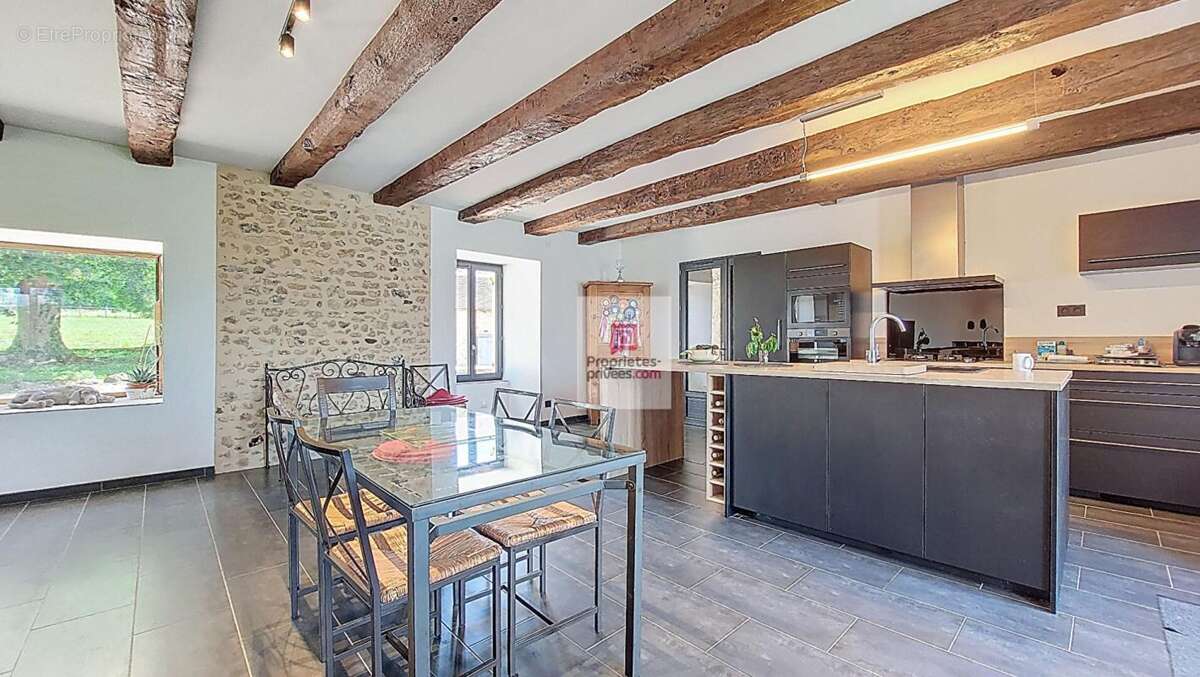 Maison à ROUFFIGNAC-SAINT-CERNIN-DE-REILHAC