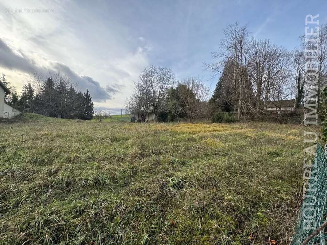 Appartement à LA CELLE-SAINT-CYR