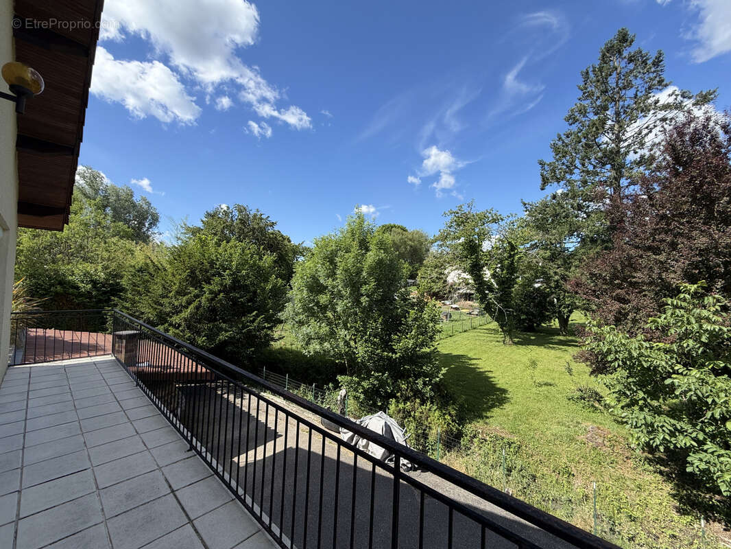 Maison familiale avec piscine   Péronnas - photo 5