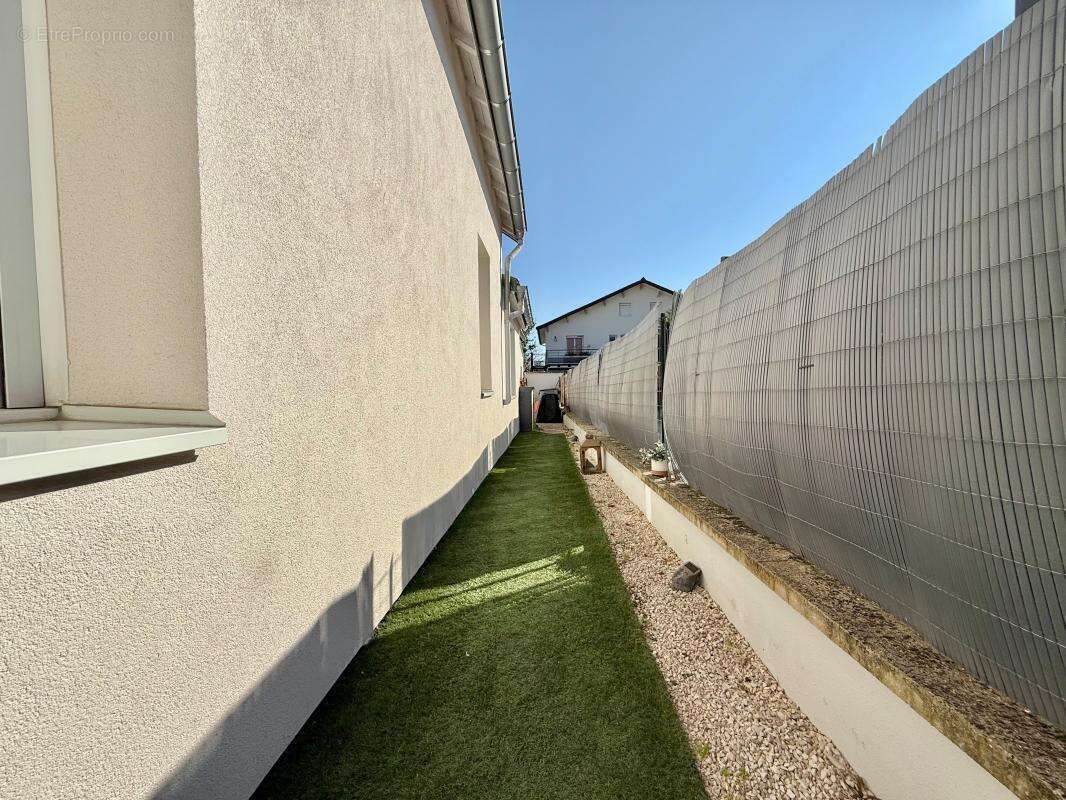 Appartement à CHENOVE