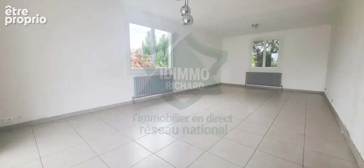 Maison 3 chambres, combles aménageables de 83 m2, sous-sol total et dépendance de 44 m2   Lorcy (45490) - photo 5