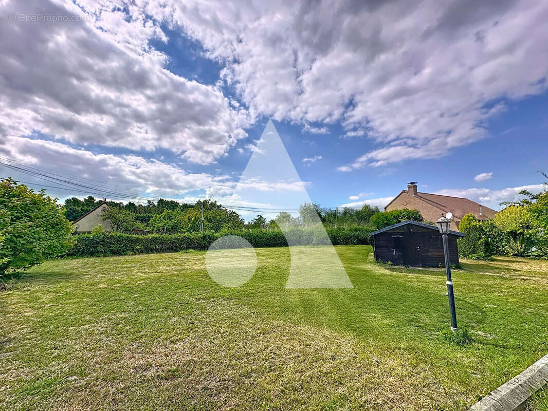 Terrain à MILLONFOSSE