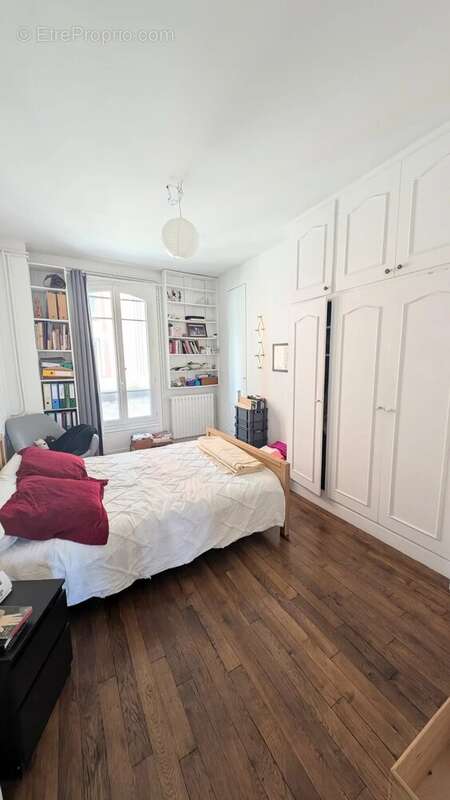 Appartement à LES LILAS