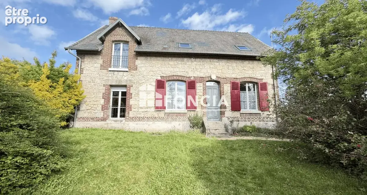 Authentique maison en pierre avec grand terrain verdoyant - photo 1