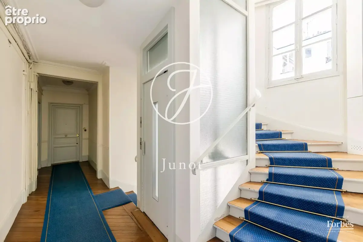 Paris 18e - ABBESSES / RUE DES ABBESSES - Appartement - 5 pièces - 114,06m² Carrez - 3/4 chambres - photo 14
