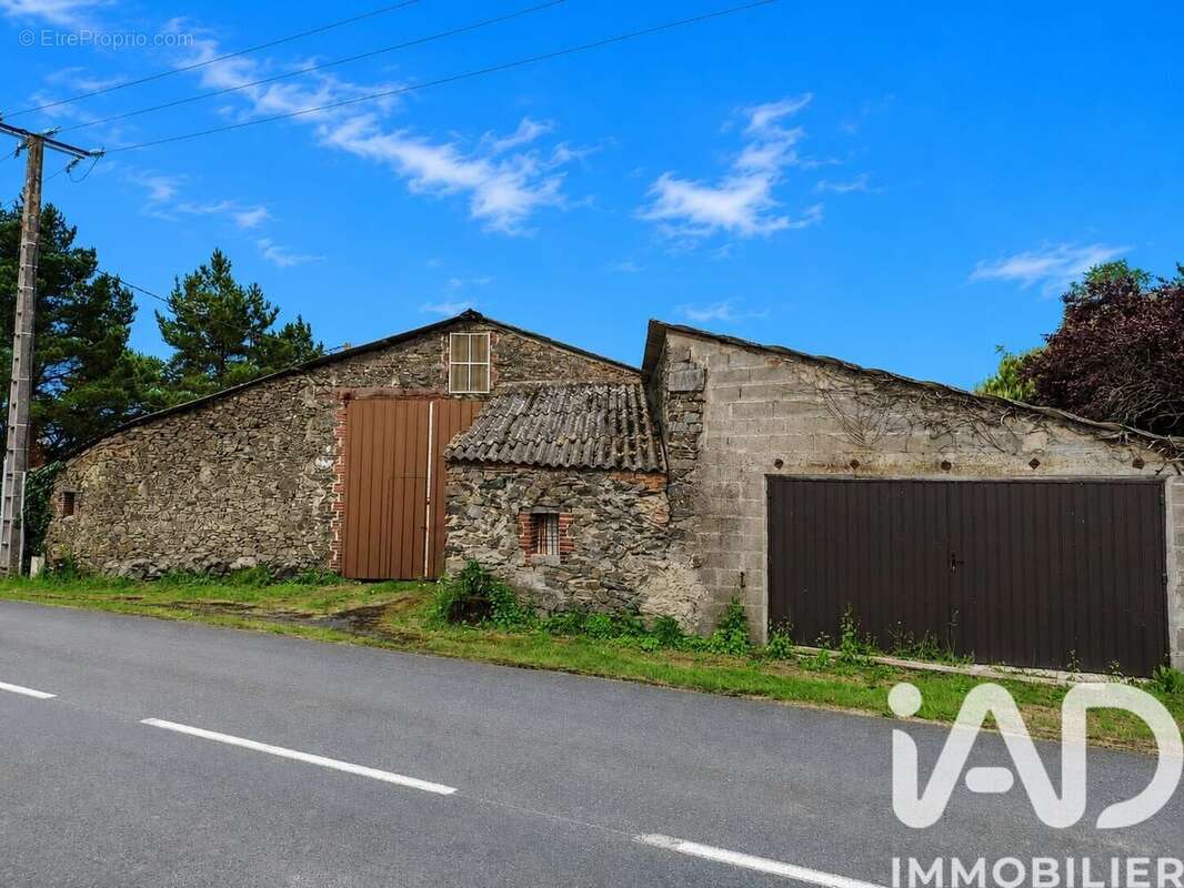 Maison 275 m² à Les Brouzils  - photo 5