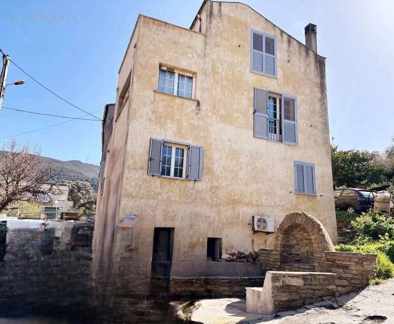 Appartement à CENTURI