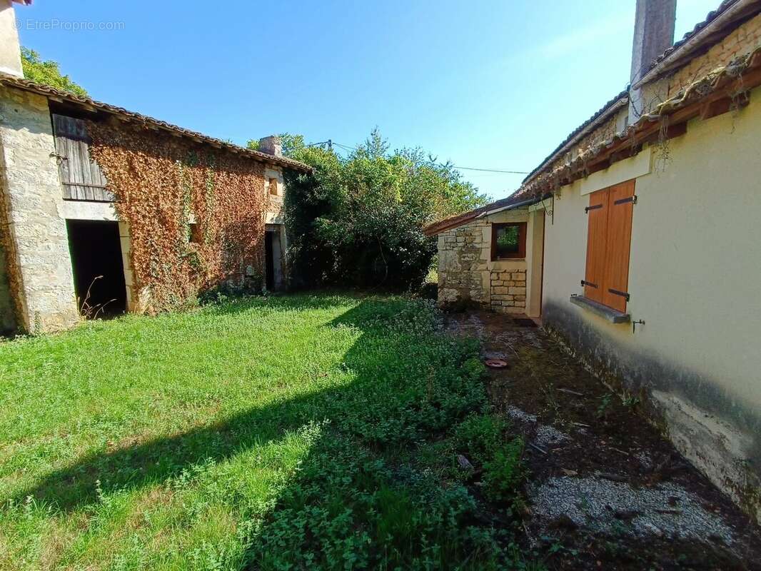 Charmante maison en pierre de 4 chambres dans un quartier paisible - photo 17