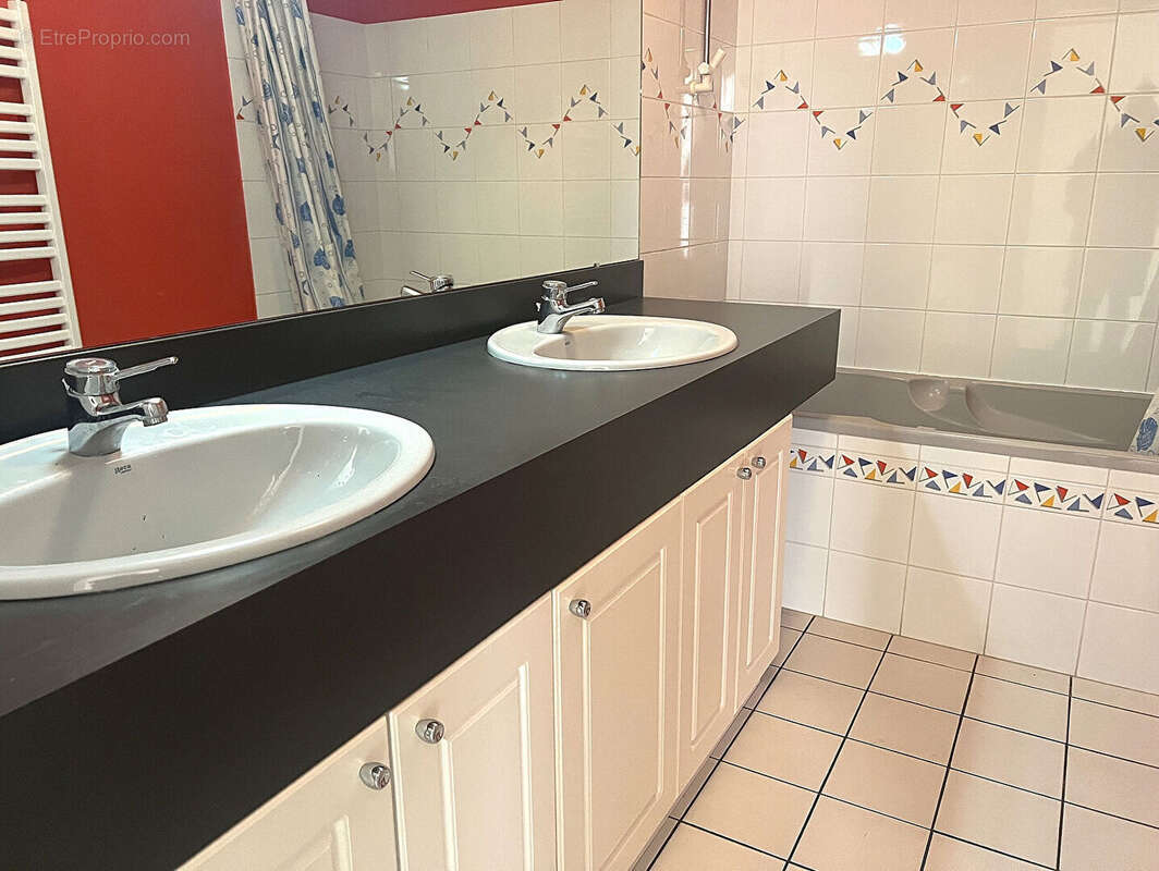 T5 de 98m², balcon terrasse, cave et parking - photo 18