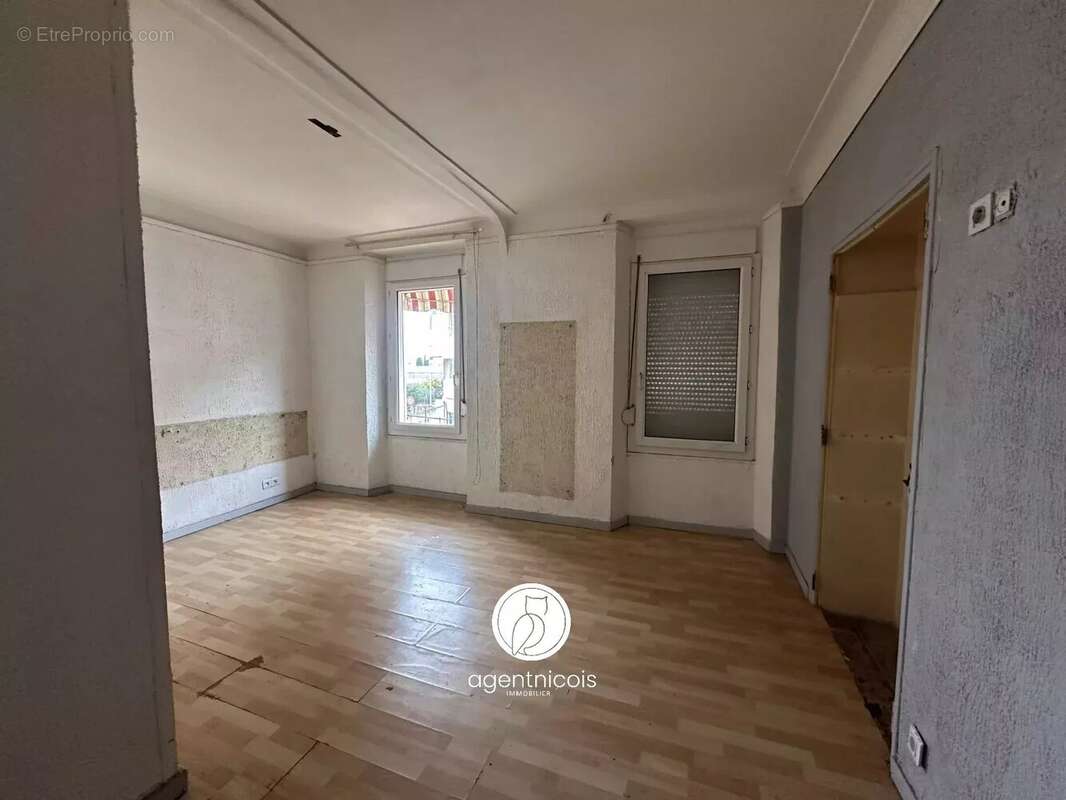 Appartement à SAINT-LAURENT-DU-VAR