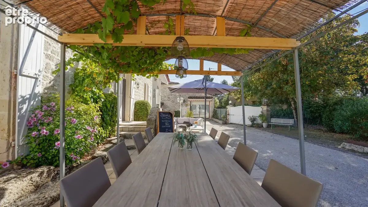 Belle propriété quercynoise avec 2 grandes maisons, piscine et 1 ha terrain - photo 8