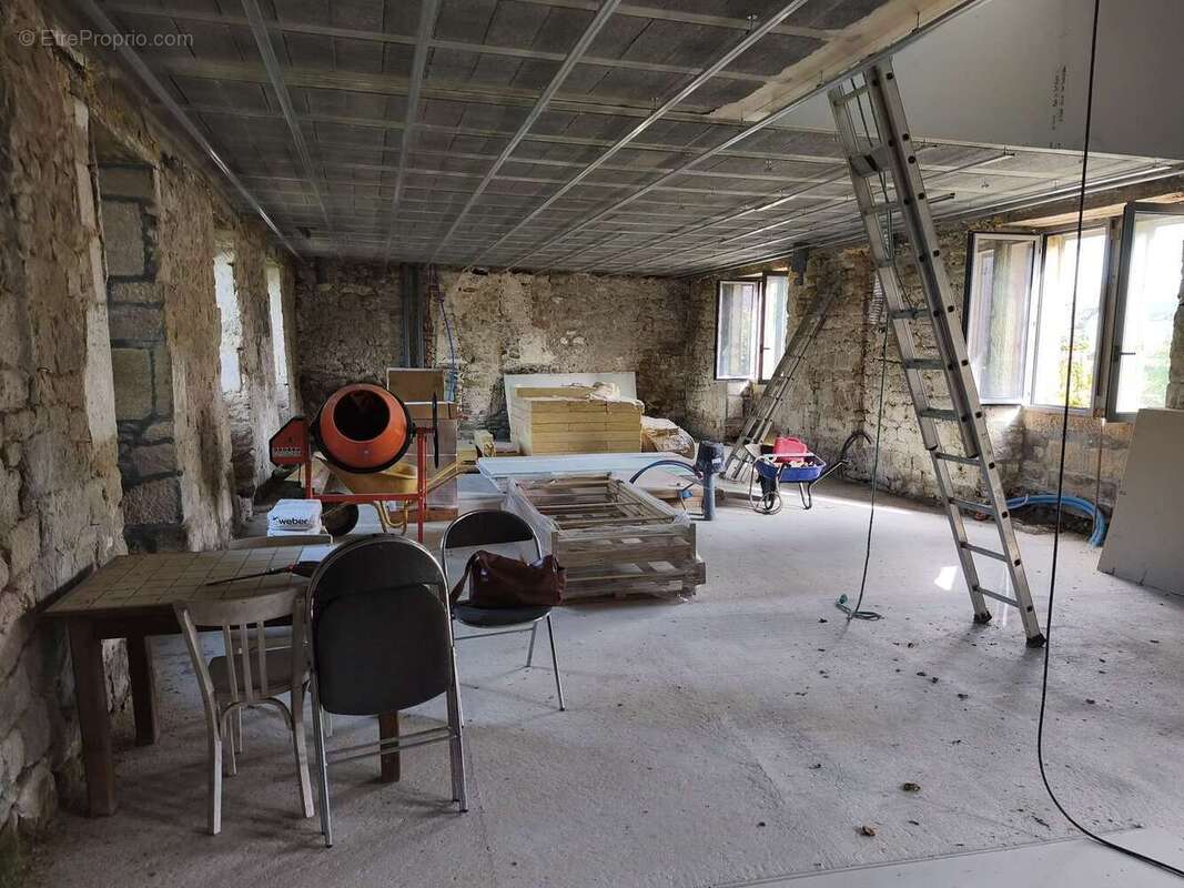 Maison à CHAMPAGNAC-LA-NOAILLE