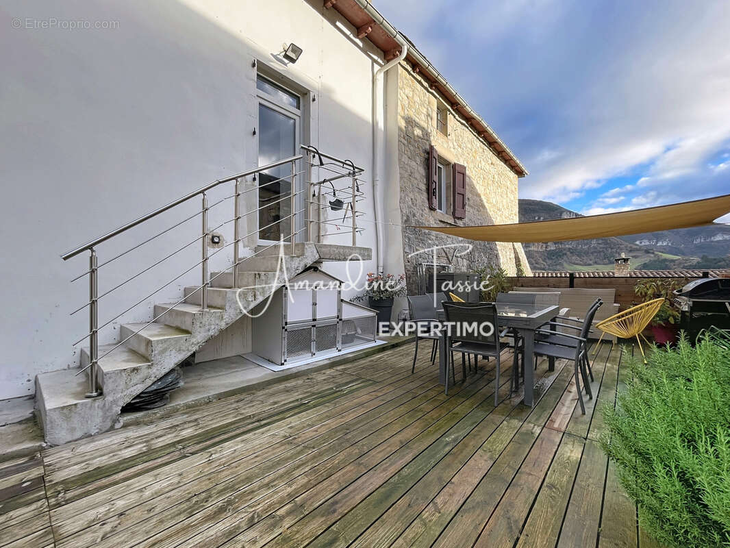 Appartement à COMPEYRE