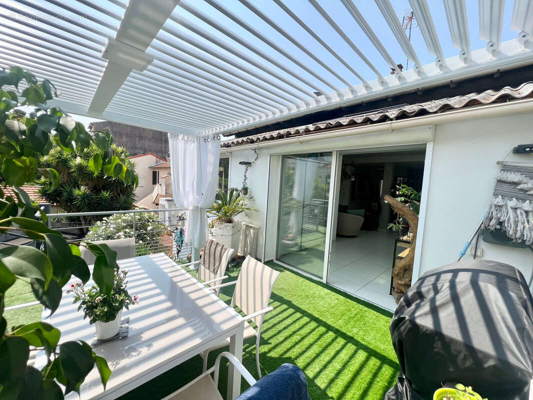 Rare ! villa  t5  de 258 m2  jardin 200 m2 piscine 3 parkings rare 2700€/m2 - photo 7