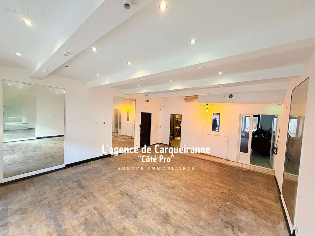 A vendre murs commerciaux  libre 101 m2 entierement renove avec cour privative de 30 m2 idealement situe a la seyne sur mer - photo 7