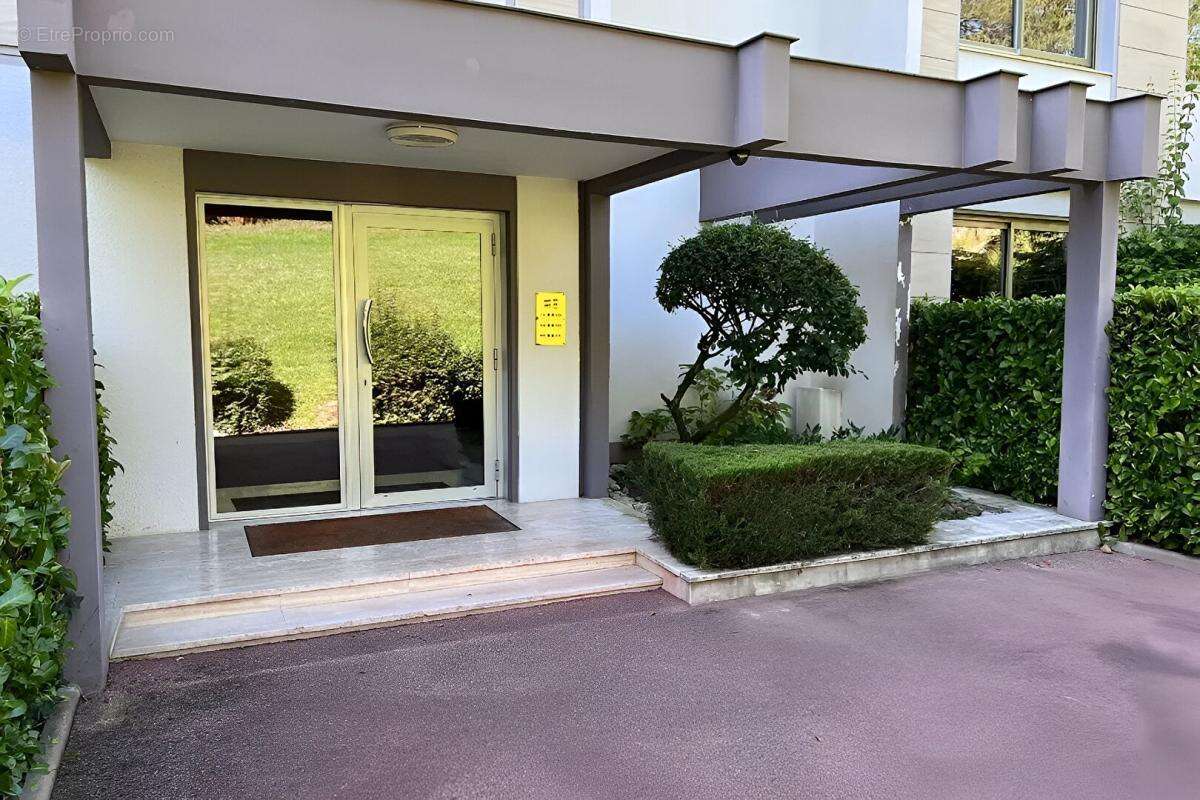 Appartement à CHARBONNIERES-LES-BAINS