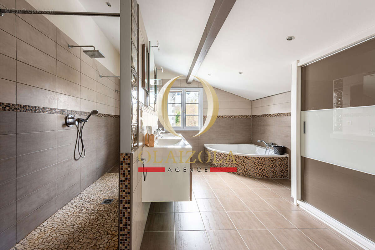 Maison à SAINT-PEE-SUR-NIVELLE