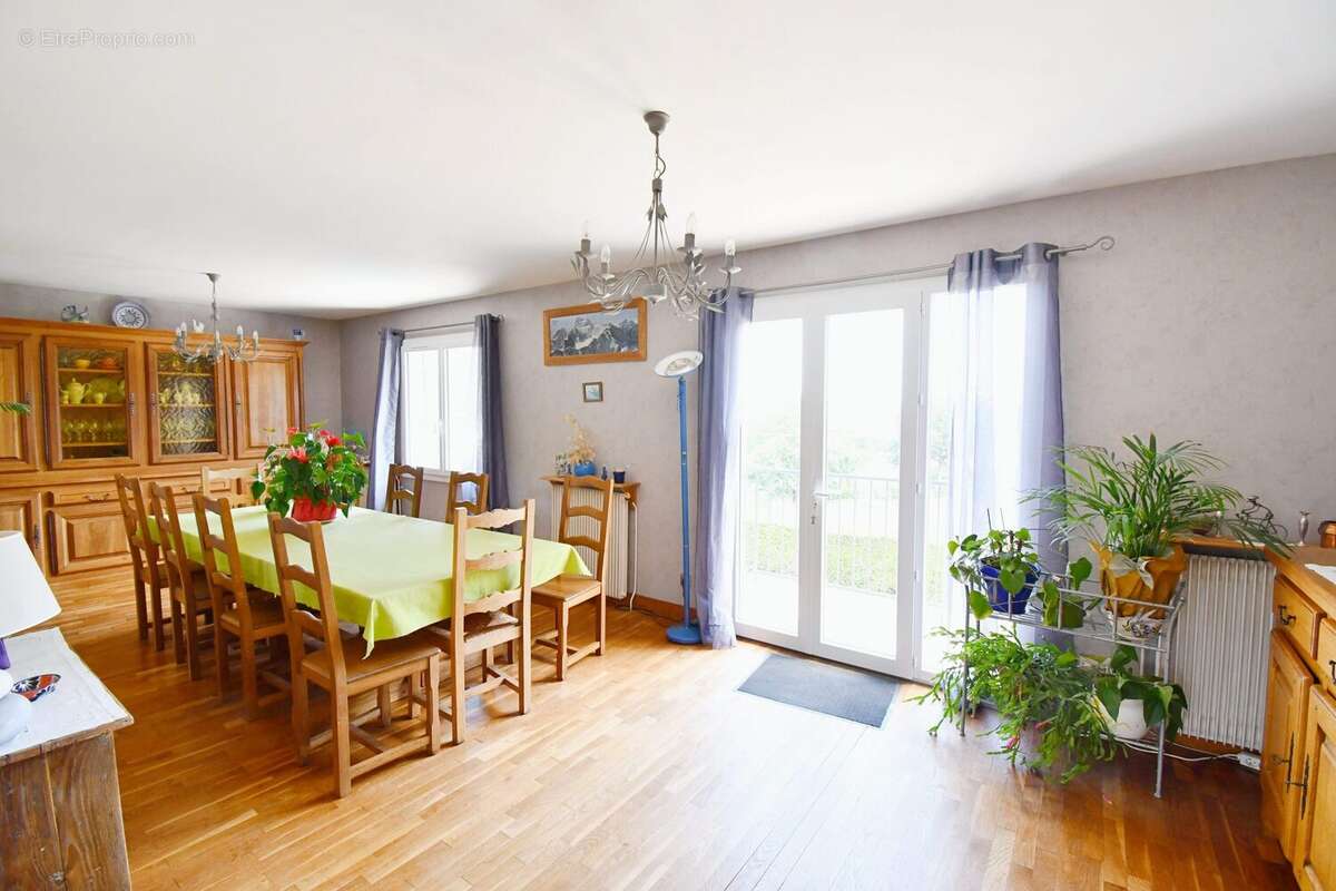 Maison à LA CELLE-EN-MORVAN