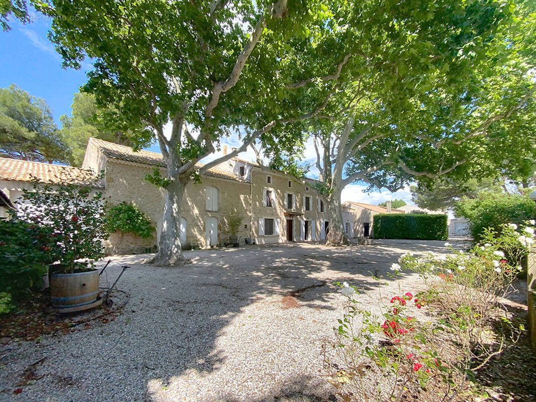 Maison à CAMARET-SUR-AIGUES