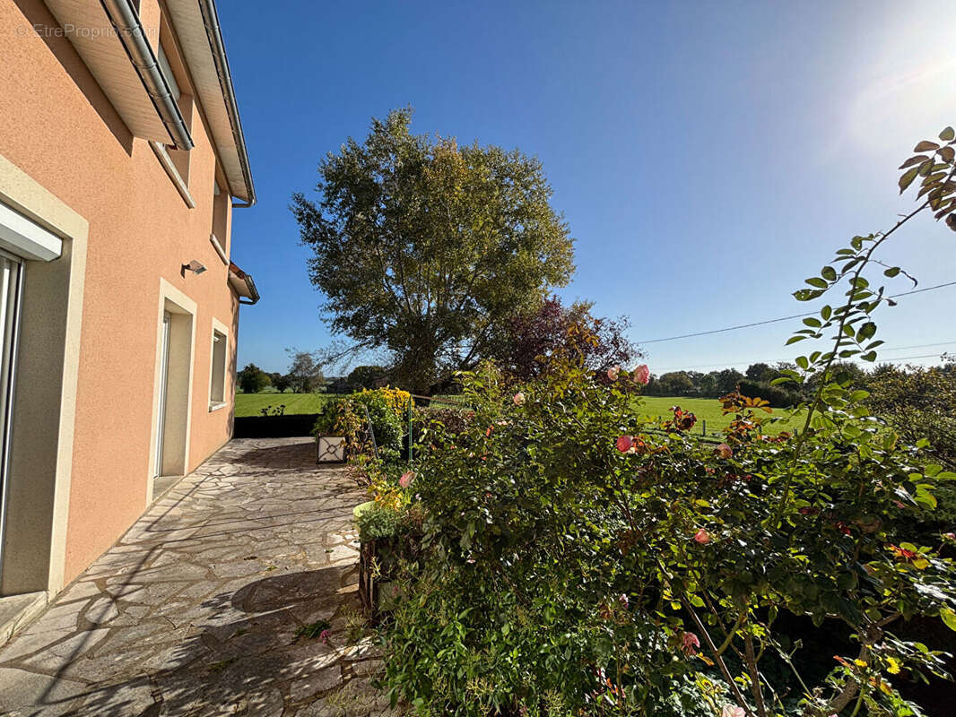 Maison à LA CHAPELLE-DU-BOIS