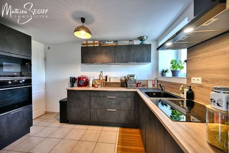 Appartement à COURZIEU