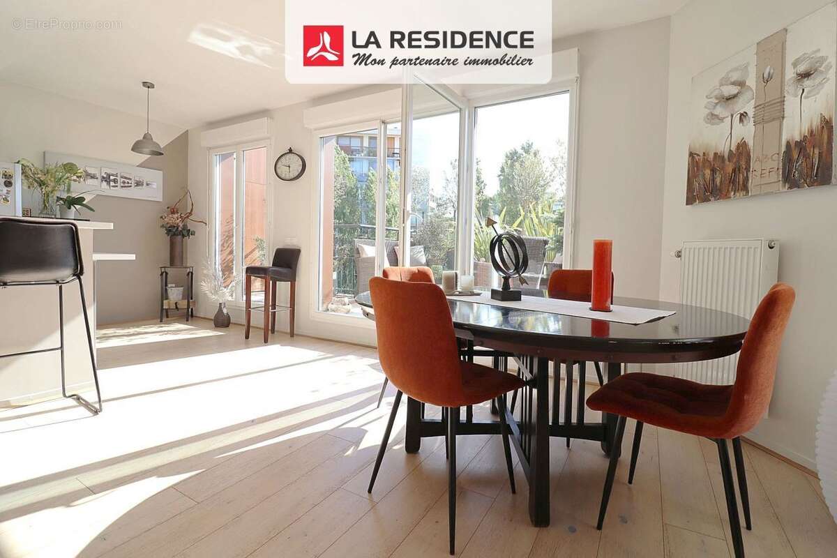 Appartement 99 m² à Fontenay-Le-Fleury  - photo 4