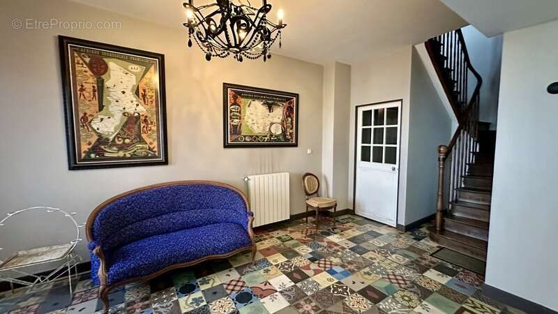 À VENDRE – BARBEZIEUX-SAINT-HILAIRE (16) – Propriété de caractère - cœur de ville - photo 2