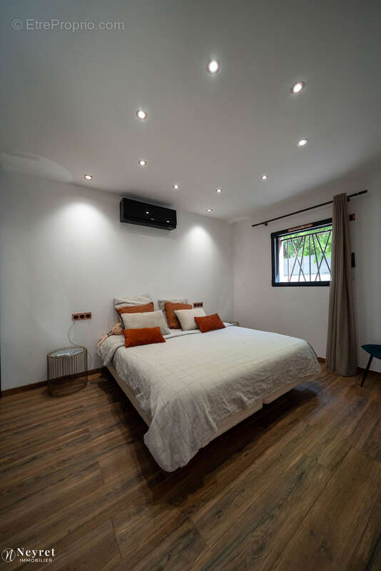 Appartement à SAINT-PRIEST-EN-JAREZ