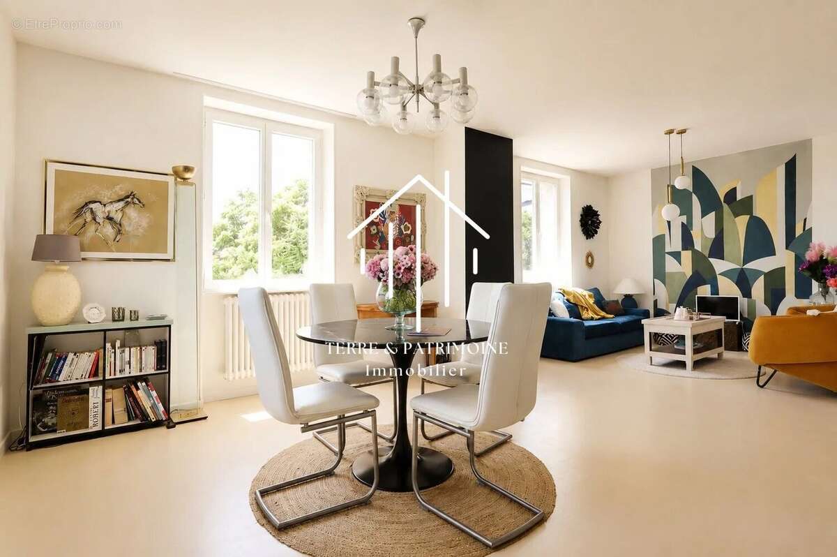 Maison à SAINT-ETIENNE-DE-FONTBELLON