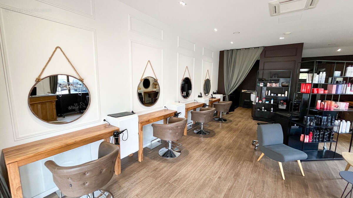 Commerce à LACROIX-FALGARDE