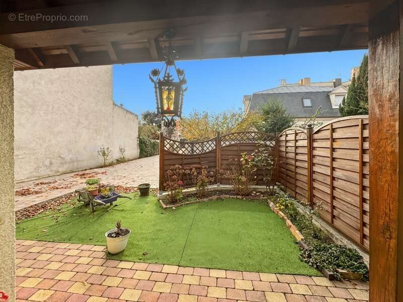 Maison à COURBEVOIE