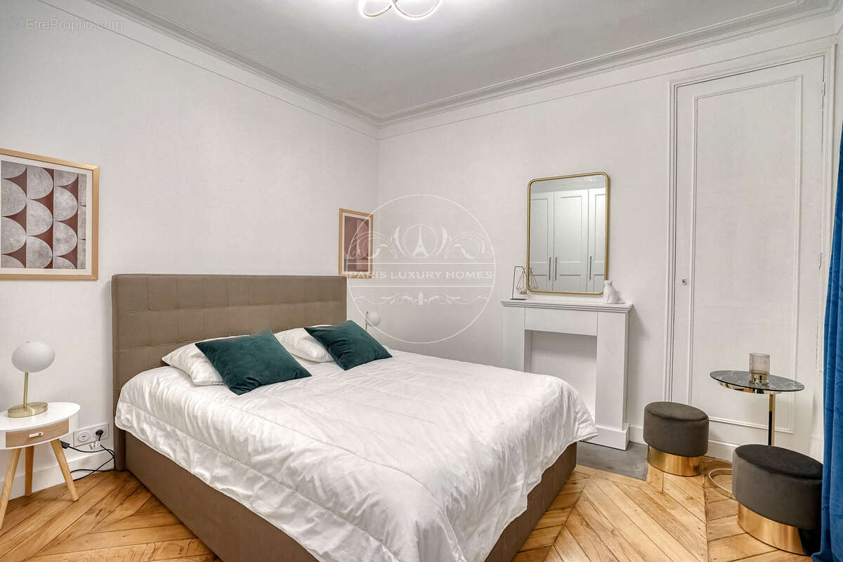 Appartement à PARIS-1E