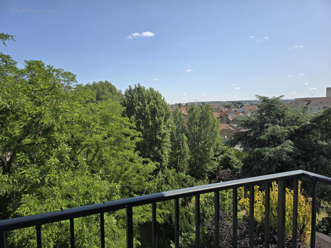 Appartement à LES PAVILLONS-SOUS-BOIS