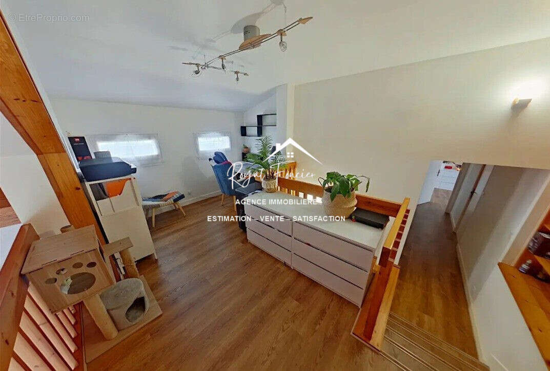 Palier servant de bureau - Maison à CHATELLERAULT