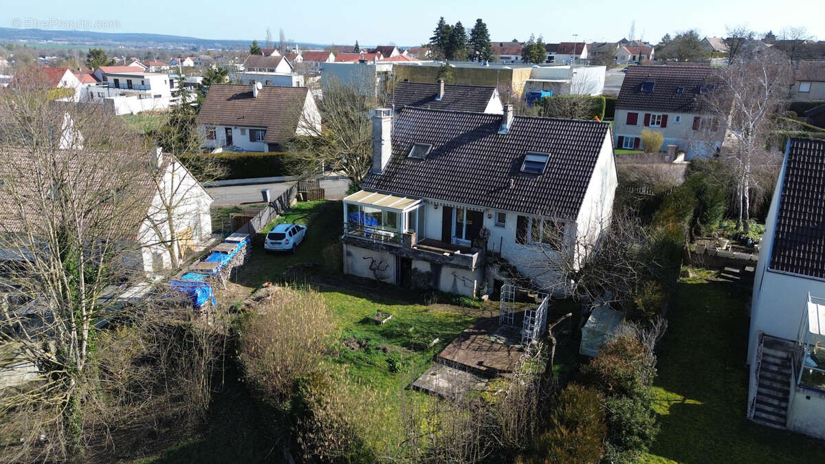 Maison independante 151m2 environ / 9 pieces / 4 chambres / terrain 730m2 environ - photo 2
