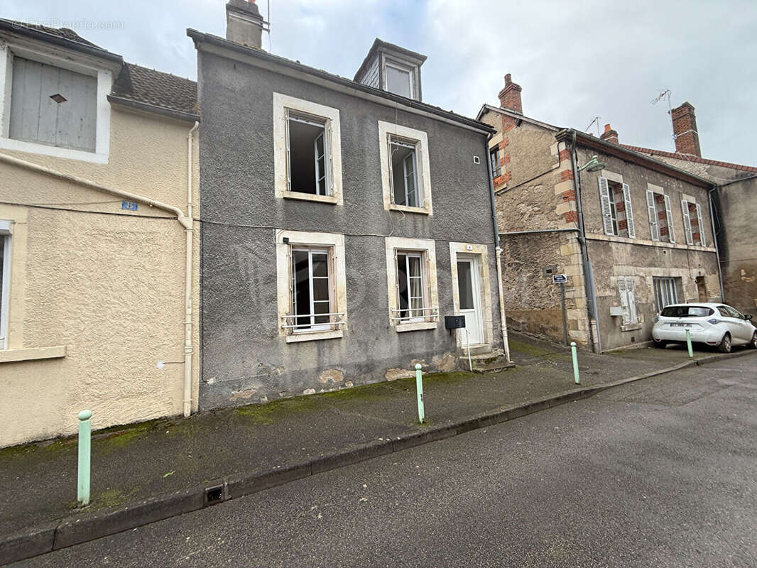 Maison à COSNE-COURS-SUR-LOIRE