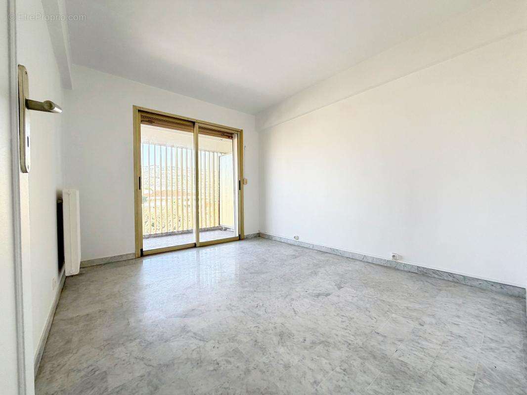 Appartement 2P 42 m², étage élevé avec terrasse 12 m² – Cannes Banane, cœur de ville  - photo 3