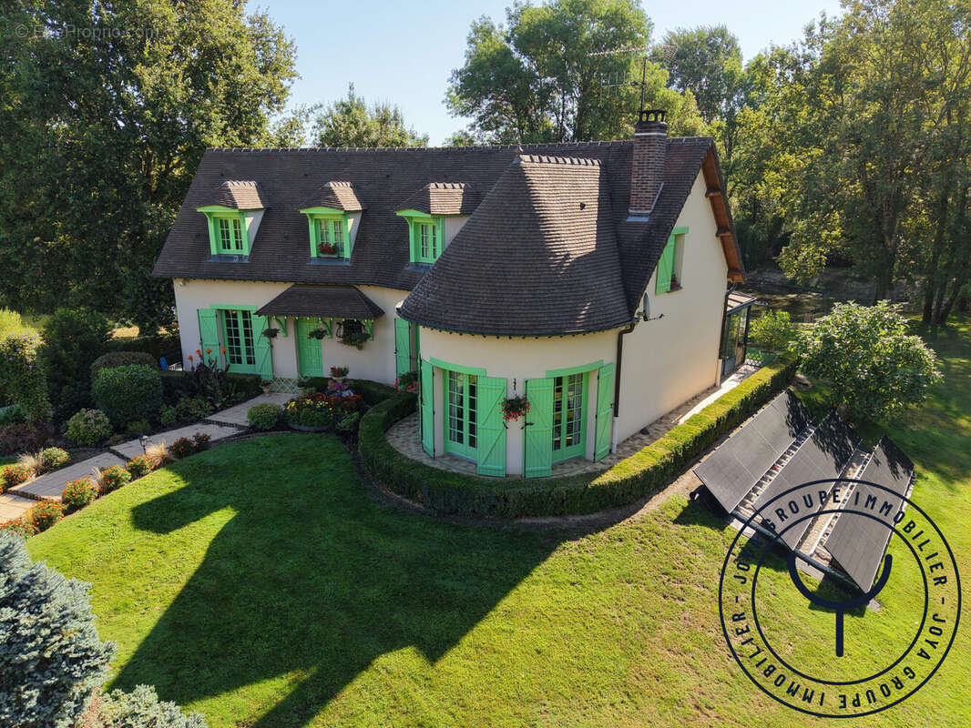 Maison 220 m² à Saint-Just-Sauvage  - photo 2