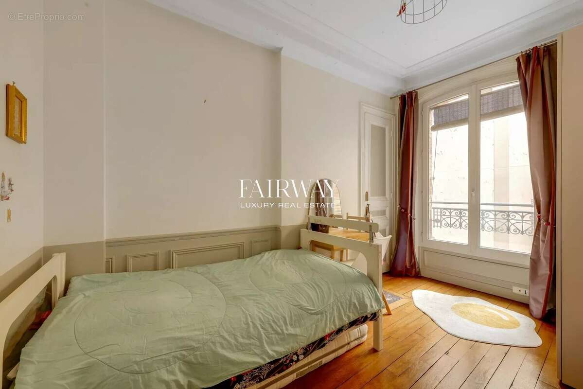 Appartement à PARIS-8E