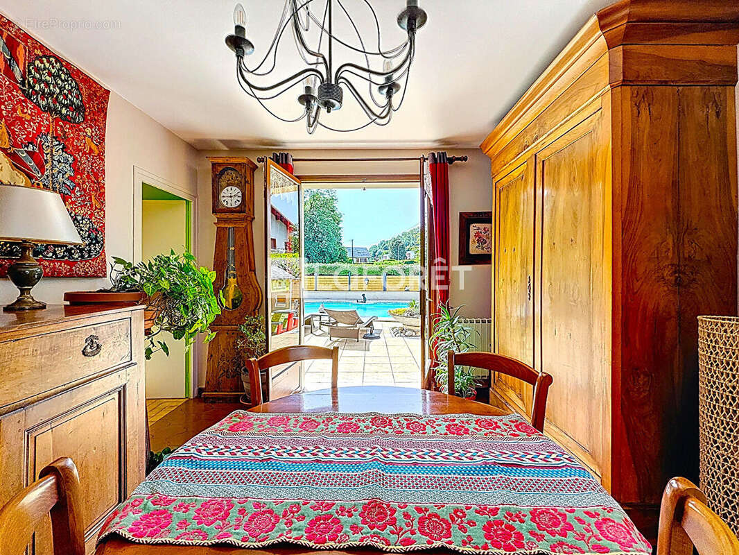 Maison à CHALLES-LES-EAUX